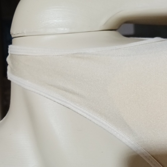 NWOT 3pk/3 colors Stretchy, lightly padded Bralettes Sz M - Picture 10 of 16